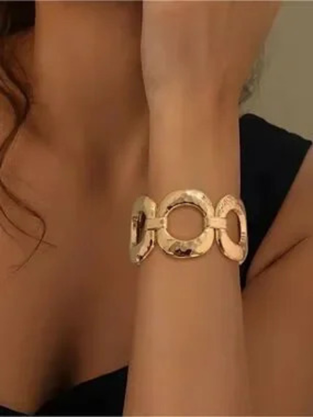 NEW?Gold Tone Hammered Link Trendy Statement Bracelet
